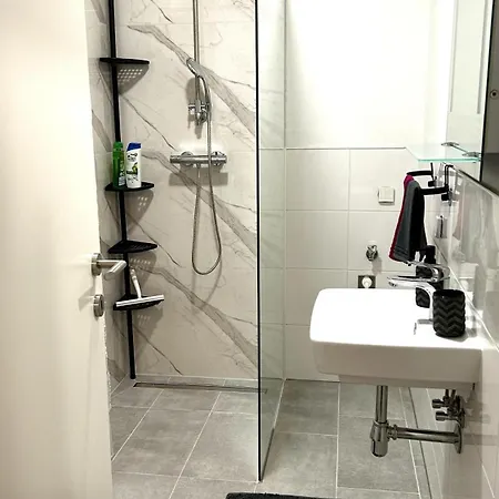 Zentrales Mit Balkon アパート