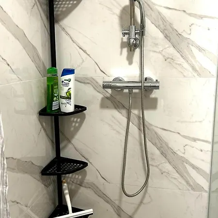 Zentrales Mit Balkon Apartment *