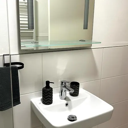 Zentrales Mit Balkon アパート