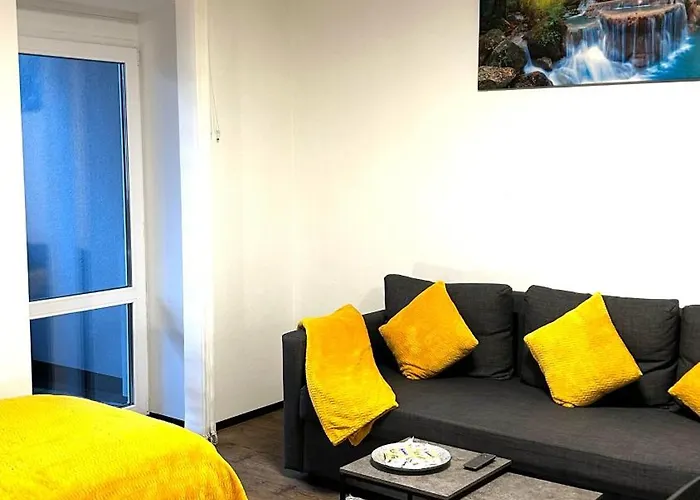 Zentrales Mit Balkon Apartment