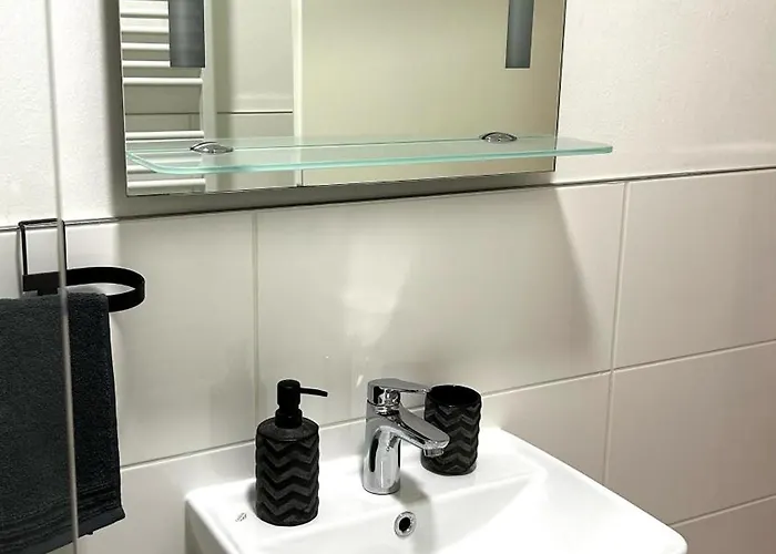 Zentrales Mit Balkon Apartment